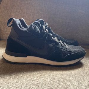 Womens Nike Internationalist Mid